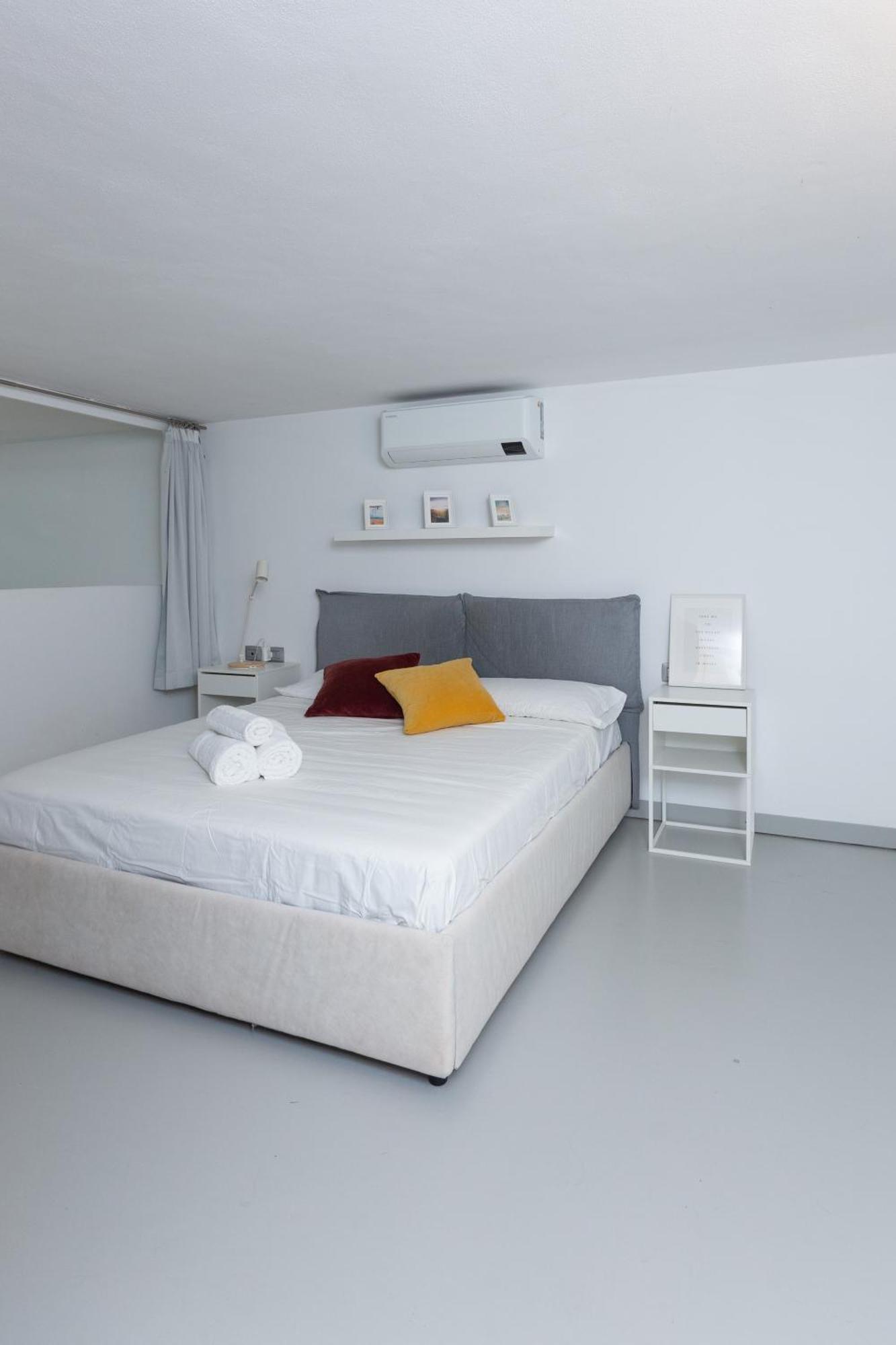 Apartmán White And Brown Exclusive Loft With Terrace - Free Parking - M2 Station Milán Exteriér fotografie